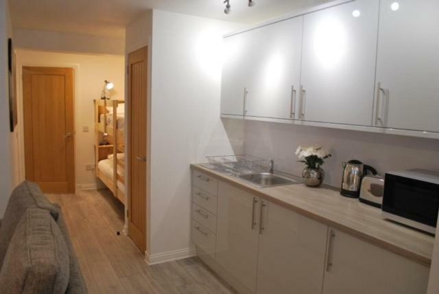 Gallowgate Square Apartments Ларгс Экстерьер фото
