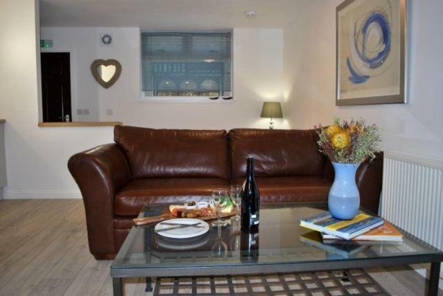 Gallowgate Square Apartments Ларгс Экстерьер фото