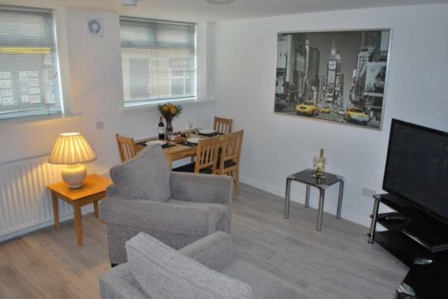 Gallowgate Square Apartments Ларгс Экстерьер фото