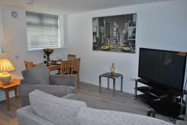 Gallowgate Square Apartments Ларгс Экстерьер фото